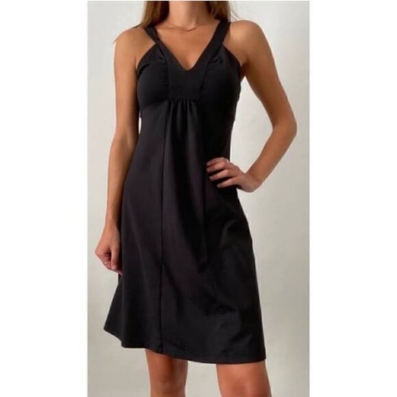 Patagonia Corinne Performance Dress in Black | SZ M - Picture 1 of 11